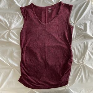 OLD NAVY: Maroon Maternity T-Shirt - size M
